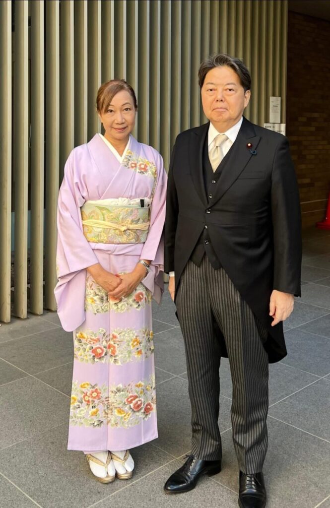 皇后陛下の誕生日祝賀式典に夫婦で参列（林芳正と妻・裕子）